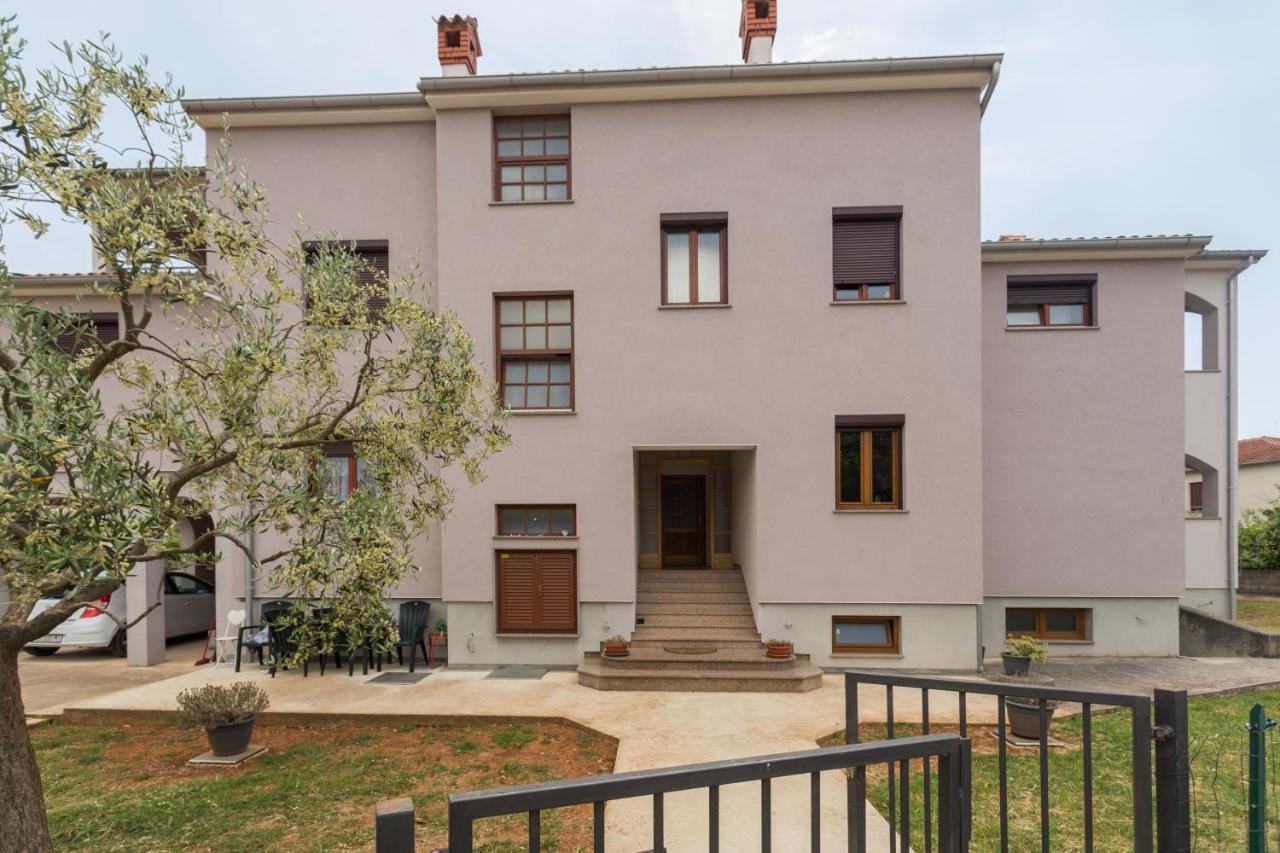 Es Residence Ровінь Екстер'єр фото